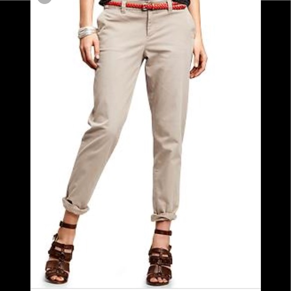 GAP Pants - FINAL GAP Broken In Straight Fit Khakis Size 4